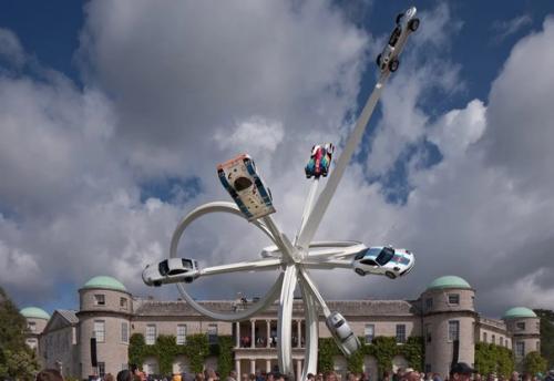 B честь 75-летия Porsche создал фантастическую скульптуру, посвященную его авто. 02