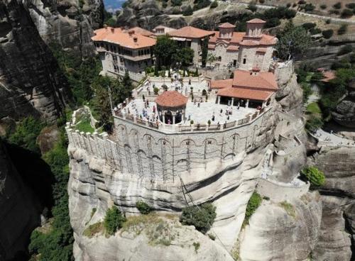 Парящие в Воздухе: древние метеорские монастыри на вершинах неприступных скал. 02