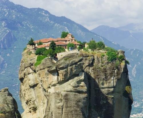 Парящие в Воздухе: древние метеорские монастыри на вершинах неприступных скал. 04