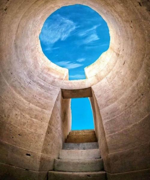 Священный колодец предио канополи - один из наиболее хорошо сохранившихся храмов - колодцев культуры нурагов на Сардинии. 01