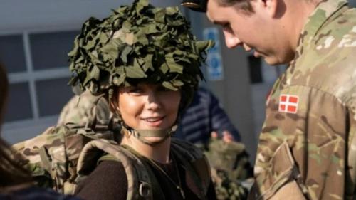 Принцесса дании Изабелла пошла служить в армию.

