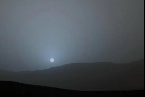 Пока вы читаете это, марсоход Curiosity поднимает очередную порцию красной пыли. 6. 06