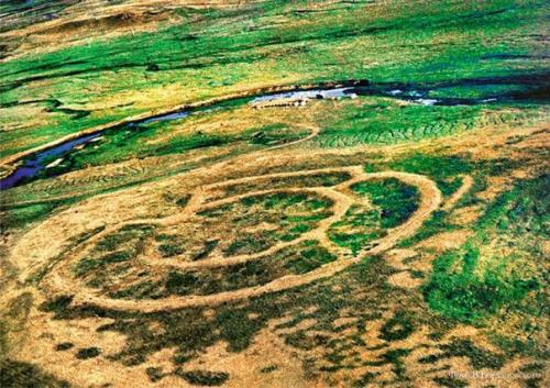 Аркаим и сказания ригведы о тех, кто его построил. Аркаим и сказания ригведы о тех, кто его построил.