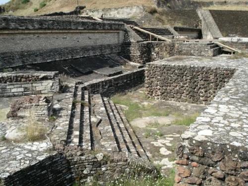 На вершине самой большой древней пирамиды находится действующая церковь. 03 На вершине самой большой древней пирамиды находится действующая церковь. 03