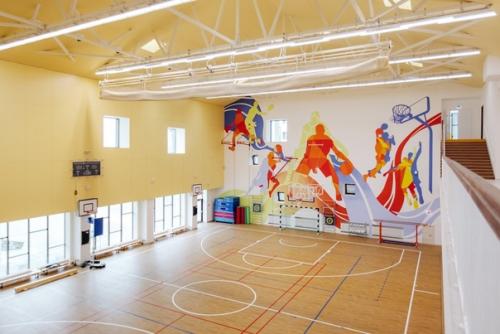 То, как мастер наносит покрытие на ваши ногти, может многое рассказать о его профессионализме. 05