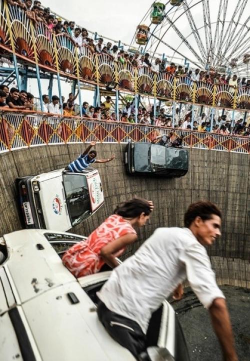 В 90-х тоже такое у нас было, приезжал цирк. 02