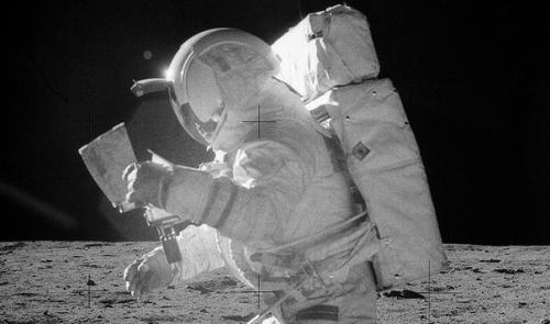 Астронавт Эдгар Митчелл утверждает, что нло предотвратило ядерною войну. 
