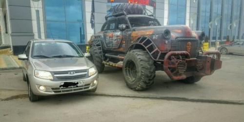 Суровый автомобиль фаната Twisted Metal.