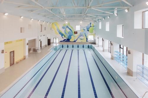 То, как мастер наносит покрытие на ваши ногти, может многое рассказать о его профессионализме. 04