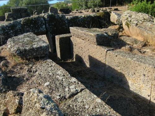 Гробницы гигантов на сардинииостров Сардиния славится своими удивительными сооружениями, которые явно остались от древних працивилизаций. 04 Гробницы гигантов на сардинииостров Сардиния славится своими удивительными сооружениями, которые явно остались от древних працивилизаций. 04