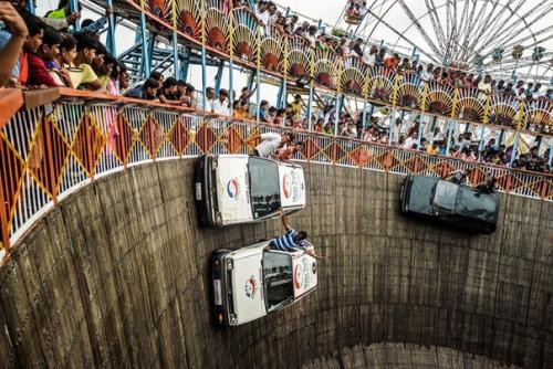 В 90-х тоже такое у нас было, приезжал цирк. 05