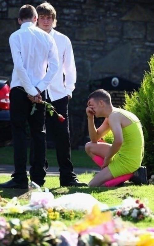 Еичего смешного!  Это не постанова и не какой-то глупый розыгрыш. 04