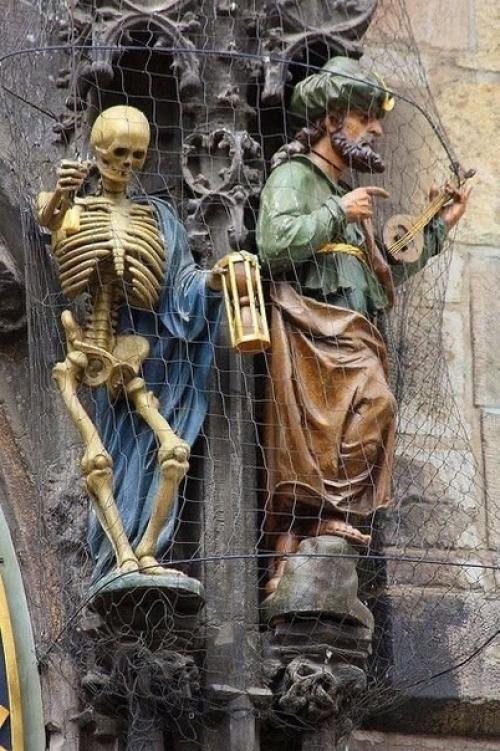 Пражские астрономические часы, установленные в 1410 году. 01