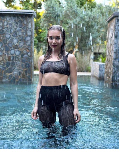 Актриса Кристина асмус своей изящной фигурой после новогодних праздников похвасталась. 05