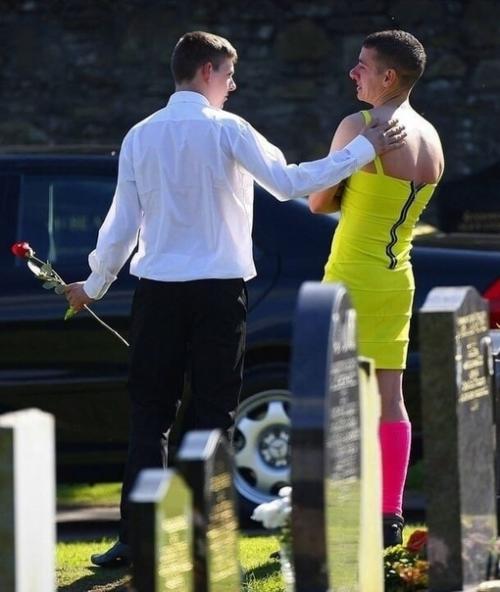 Еичего смешного!  Это не постанова и не какой-то глупый розыгрыш. 01