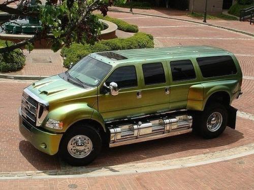 Cамый большой в мире серийный автомобиль Ford F650 весом более 12 тонн.