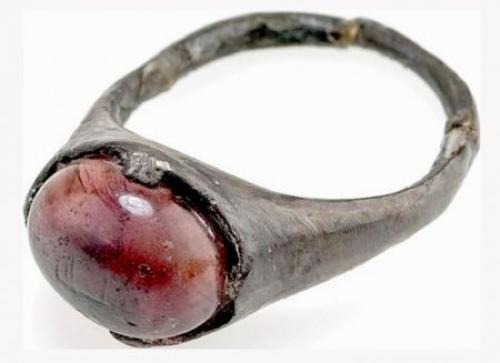 Та выглядит кольцо викингa, IX век. 01