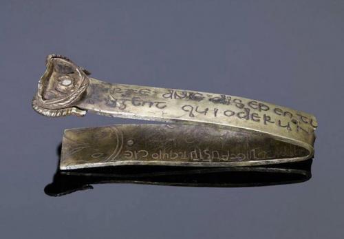 В 2009 году Терри Герберт обнаружил самый большой клад в Англии. 01