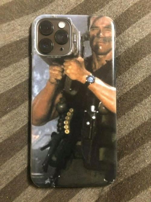 Зацените чехол у Арнольда шварценеггера на Iphone 11 Pro. 01