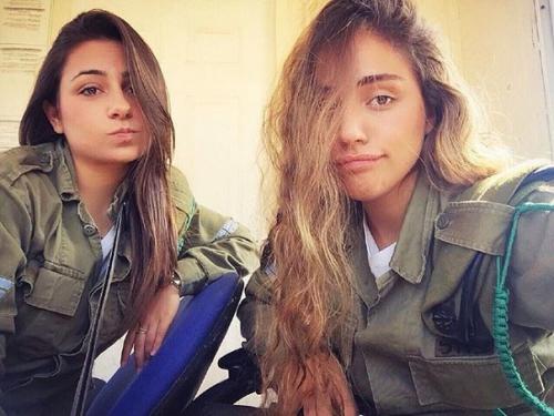 Симпатичные девушки - военнослужащие из армии израиля помогут вам отвлечься и на время забыть обо всех своих проблемах. 07