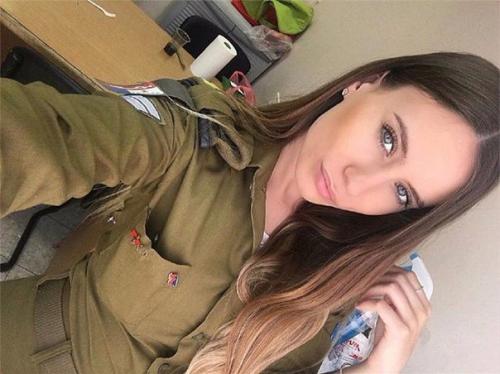 Симпатичные девушки - военнослужащие из армии израиля помогут вам отвлечься и на время забыть обо всех своих проблемах. 06