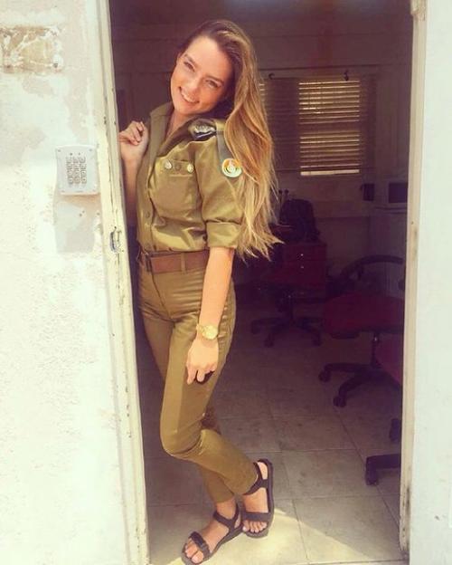 Симпатичные девушки - военнослужащие из армии израиля помогут вам отвлечься и на время забыть обо всех своих проблемах. 05