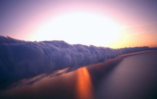 Редкое метеорологическое явление под названием Утренняя Глория. 03