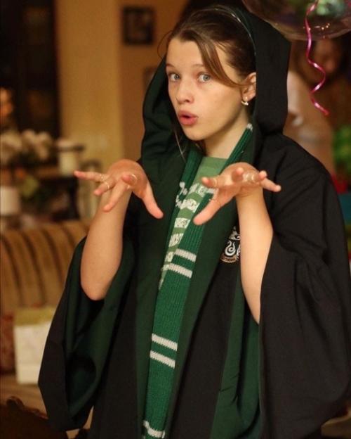 Все таки Амбрелла клонов и вирус наделала. 02