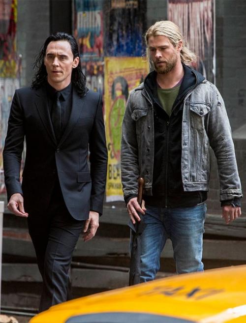 Крис хемсворт и том хиддлстон - да ведь эти ребята идеально подходят на роль зевса и Аида. 01