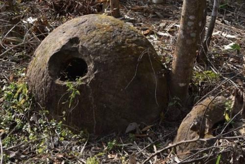 Странные, гигантские каменные кувшины, созданные загадочным народом, были найдены в Индии. 01