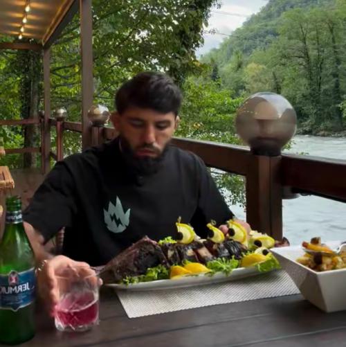 Арман царукян продемонстрировал свою еду за двадцать дней до взвешивания. 01