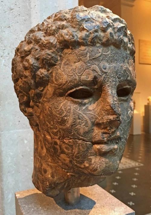 Удивительная римская скульптура, выполненная из мрамора Lumachella Orientale, наполненного окаменелыми раковинами. 01