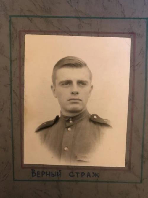 Instagram из Ссср: девушка показала старый альбом своей бабушки и растрогала весь интернет. 03