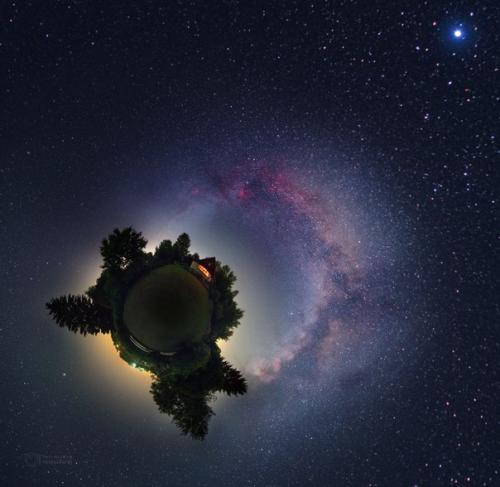 Петр хоралек изучал теоретическую физику и астрофизику, работал в обсерватории в упице, а недавно увлекся астрофотографией. 02