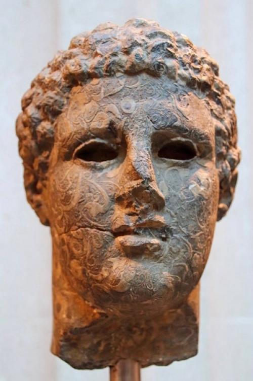 Удивительная римская скульптура, выполненная из мрамора Lumachella Orientale, наполненного окаменелыми раковинами. 02