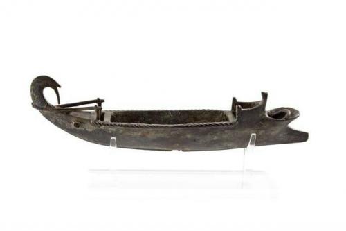 Замечательная древнегреческая бронзовая лампа в виде военного корабля классического периода (V - IV век до н. э. ). 01