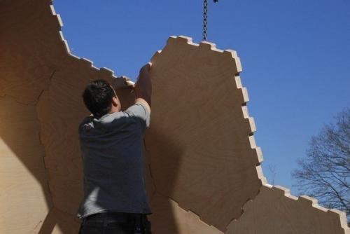 В Штутгарте роботы спроектировали и построили здание из дерева без несущих конструкций. 06