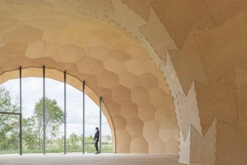 В Штутгарте роботы спроектировали и построили здание из дерева без несущих конструкций. 01