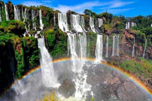 Водопады игуасу.  Комплекс водопадов, расположенный на стыке государств Бразилии и Аргентины. 01