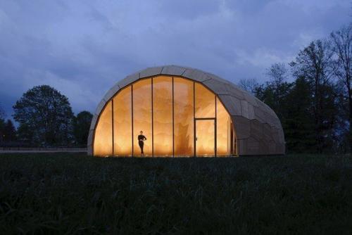 В Штутгарте роботы спроектировали и построили здание из дерева без несущих конструкций. 03