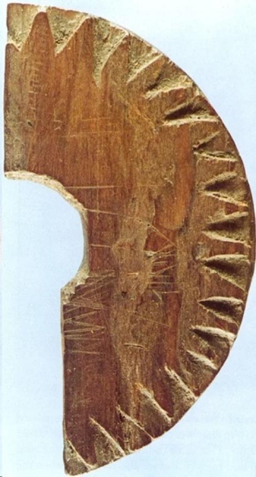 О странном деревянном артефакте, напоминающем солнечные часы викингов, обнаруженном в Гренландии. 01