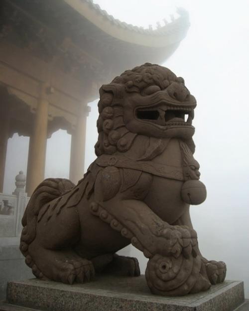 Хранители. Во всех культурах врата мира сторожили хранители, которые располагались слева и справа от врат. 03