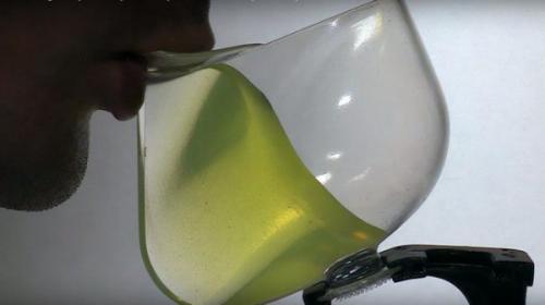 Как астронавты в космосе пьют? Как астронавты в космосе пьют?