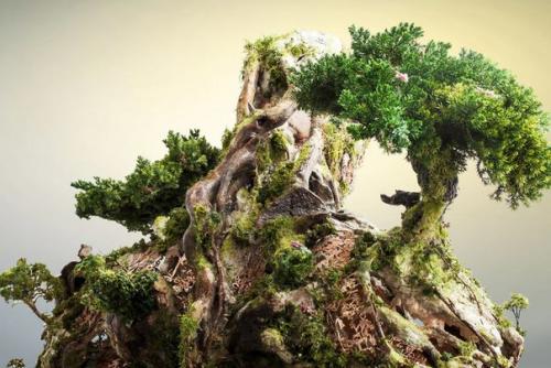 Скульптура големеха называет. 02