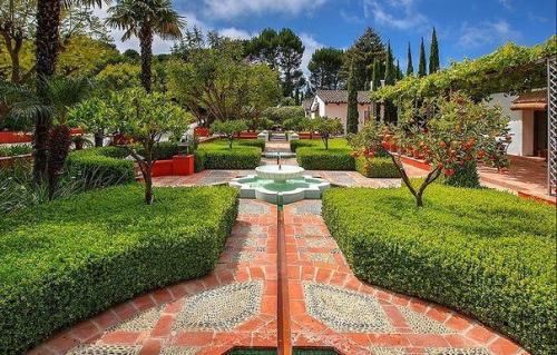 Да она просто какая-то фантастическая! 01