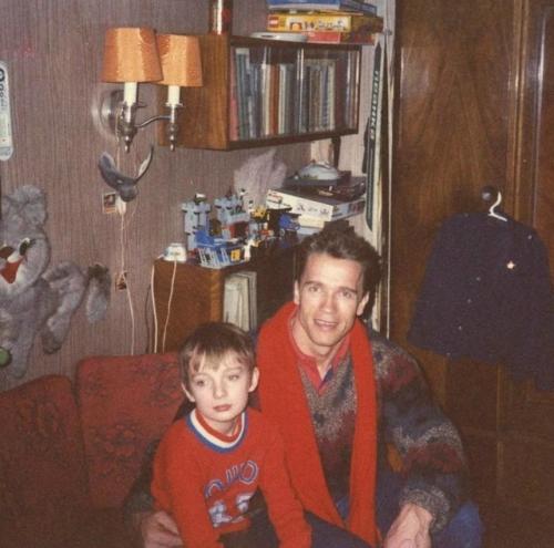 Шварценеггер приехал в Ссср за искусством, мехами и легендой - и ни один пункт не пропустил. 01