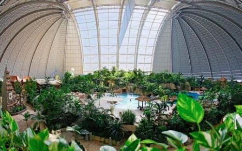 Гигантский ангар для дирижаблей в тропический курорт превратился. 03