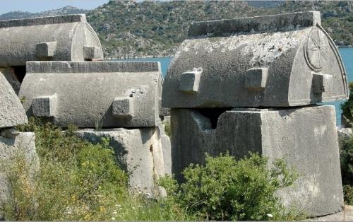 Мегалиты теймиуссы. Теймиусса - это античный разрушенный город, на месте которого сейчас находится турецкая рыбачья деревушка учагыз. 01