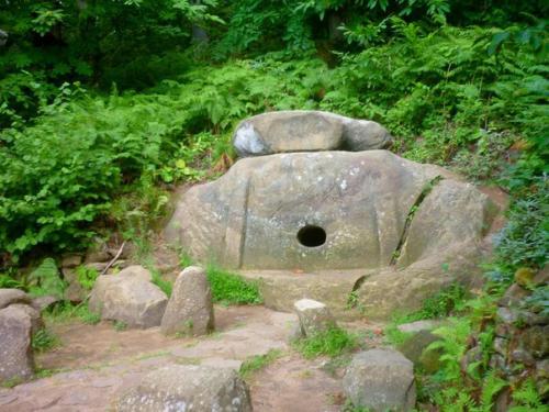 Вот уже 200 лет историки и археологи, антропологи и лингвисты бьются над тайной происхождения дольменов. 03 Вот уже 200 лет историки и археологи, антропологи и лингвисты бьются над тайной происхождения дольменов. 03