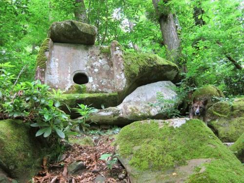 Вот уже 200 лет историки и археологи, антропологи и лингвисты бьются над тайной происхождения дольменов. 06 Вот уже 200 лет историки и археологи, антропологи и лингвисты бьются над тайной происхождения дольменов. 06